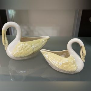 Belleek of Ireland Vintage Swans (Pair 6” & 4 1/4”) 5th Mark 1955 - 1965…